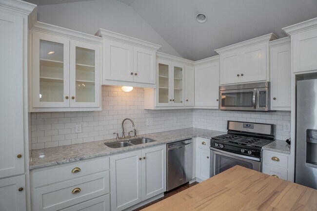 Building Photo - Cozy Updated Kingwood Home with 3 Bedrooms