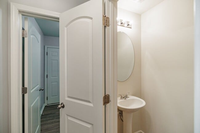 Building Photo - Spacious 3-Bed, 2.5-Bath Home in Lantern Walk