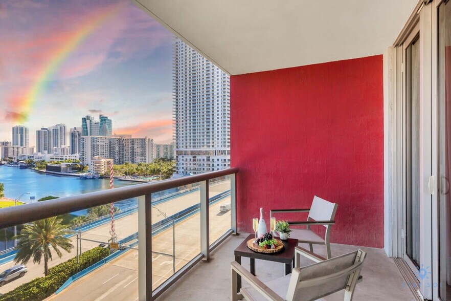 Building Photo - 2602 E Hallandale Beach Blvd