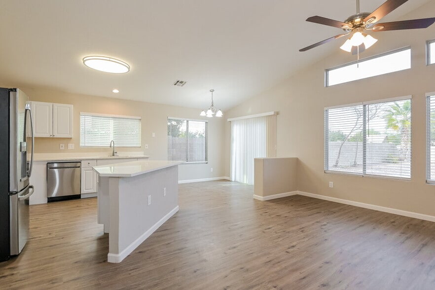 Building Photo - 9511 E Placita Elemental