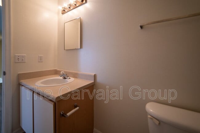 Building Photo - 1215 Kempton Chase Pkwy