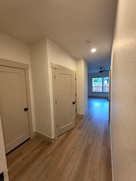 Building Photo - 6929 Talloc Ave SE