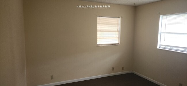 Building Photo - 303 Oleander Dr