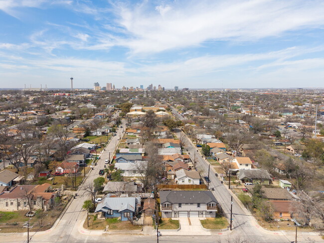 Building Photo - 711 N Mittman St