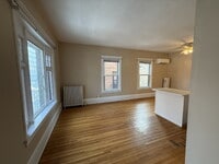 Building Photo - Spacious 1Bed, 1Bath in Lake of the Isles Neighborhood!