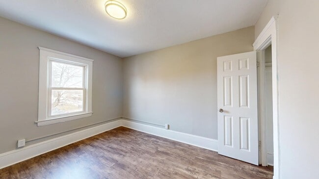 Building Photo - 5 bedroom/1 bath, Old Brooklyn