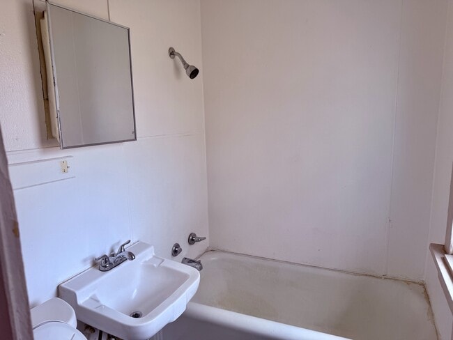 Building Photo - 1709 47th St