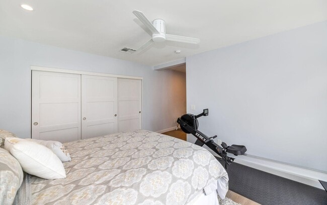 Building Photo - 6202 E Calle Redonda