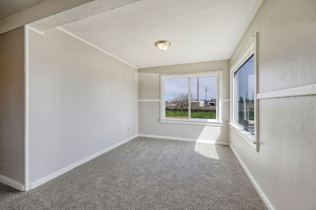 Building Photo - 340/340 1/2 Bethel Dr