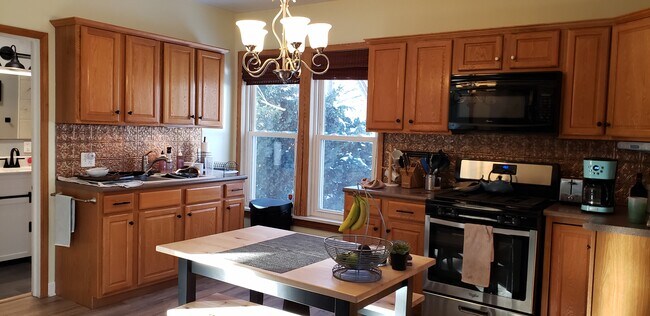 Building Photo - 1112 E Cleveland Ave