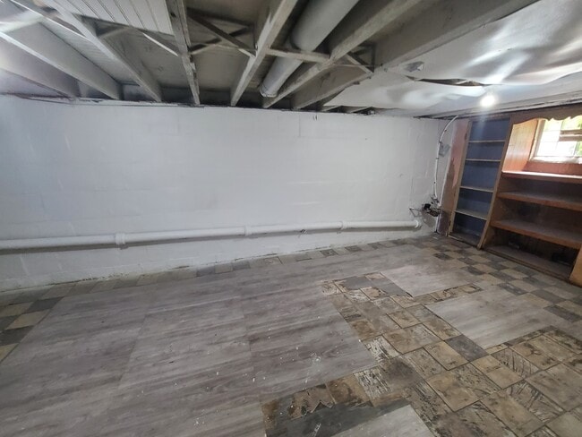 Building Photo - 41 Western Ave