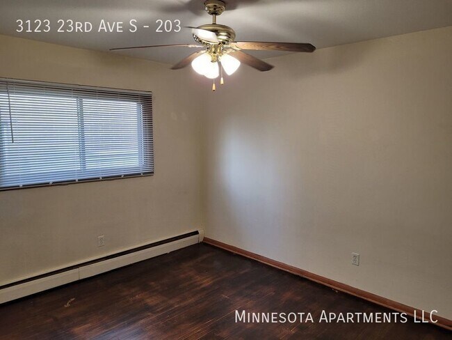 Building Photo - 1 Bedroom Available with a Great Location!