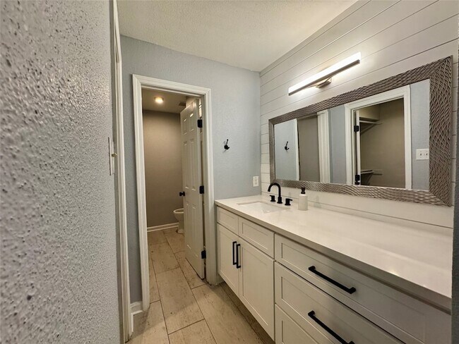 Building Photo - 5005 Georgi Ln