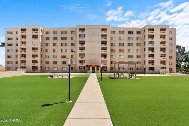 Building Photo - 7950 E Camelback Rd