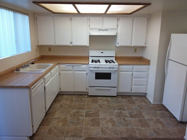 Building Photo - 3215 1175 Ramona, #A C