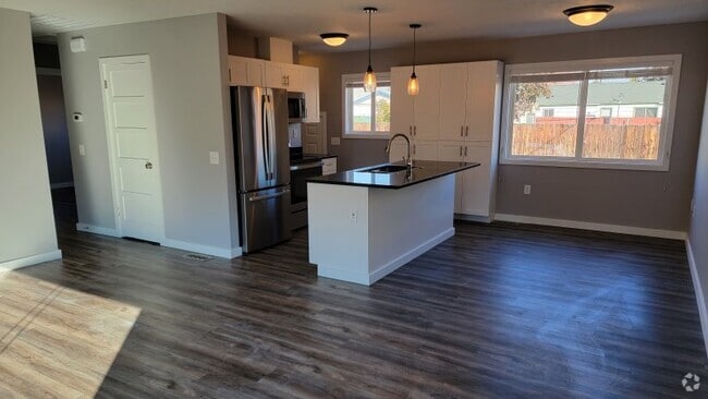 Building Photo - 1414 Keller Ave