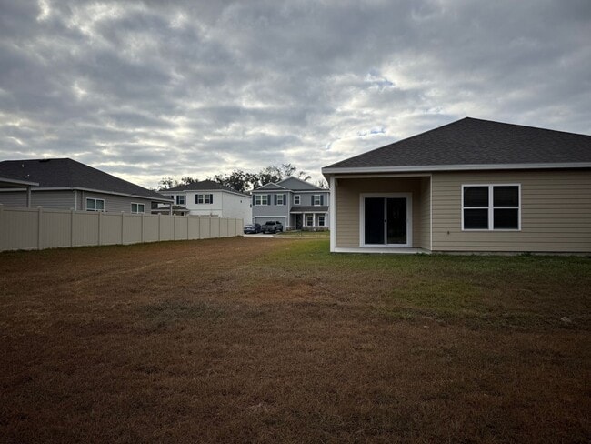 Building Photo - 4 Bedroom 2 Bath Convenient to Everything