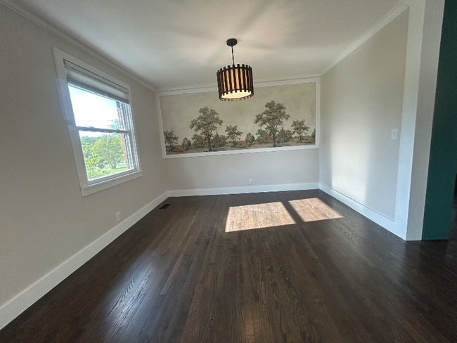 Building Photo - 516 Lemont Dr