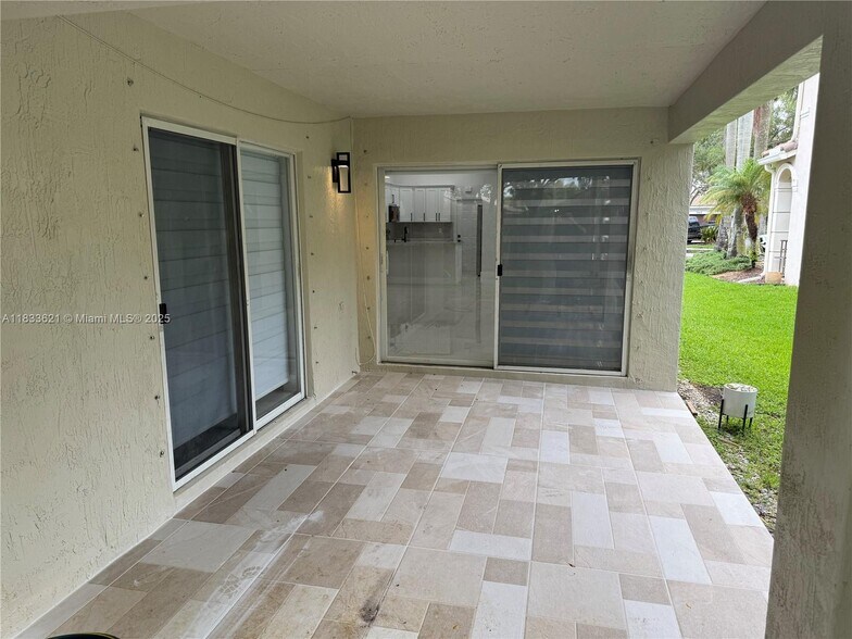 Building Photo - 1560 Canary Island Dr