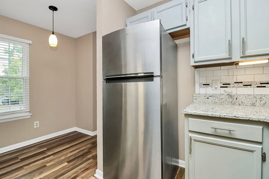 Building Photo - 9214 Kings Canyon Dr