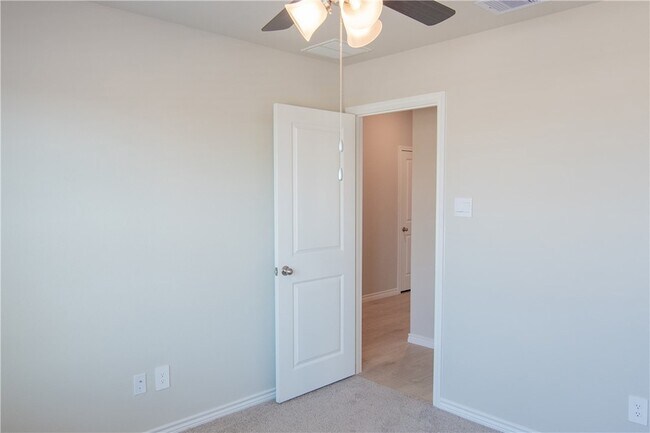 Building Photo - 6117 Eldora Dr