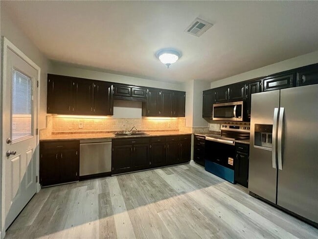 Building Photo - 1201 S 26th St