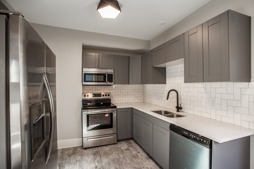 Building Photo - 3841 N Park Ave