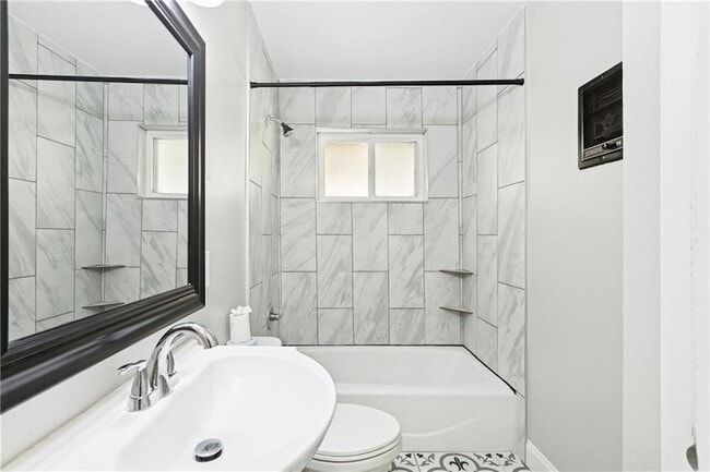 Building Photo - 2809 N Turnbull Dr