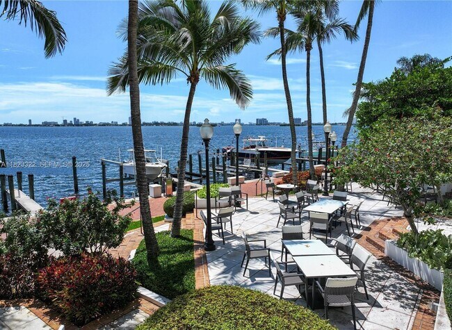 Building Photo - 1000 Quayside Terrace