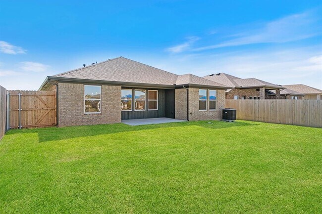 Building Photo - 417 Haven St