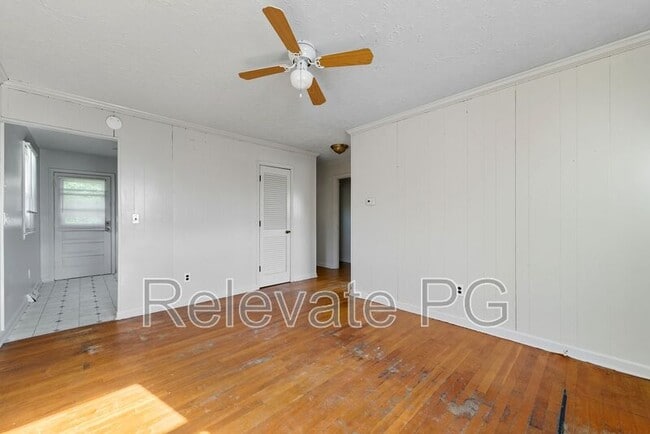 Building Photo - 319 Britton St