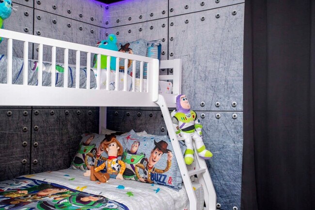 Building Photo - 2713 Bookmark Dr