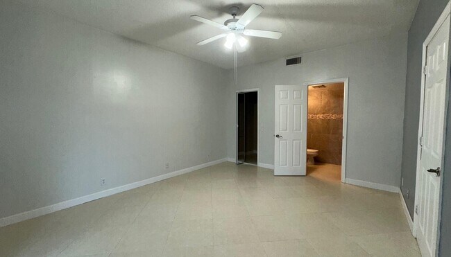 Building Photo - 303 Waterview Dr