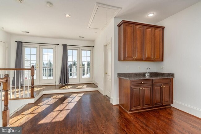 Building Photo - 720 Carpenter Rd