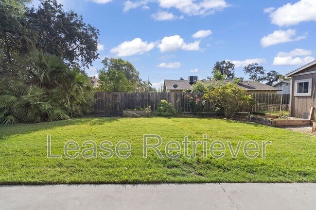 Building Photo - 1244 Royal Oaks Dr