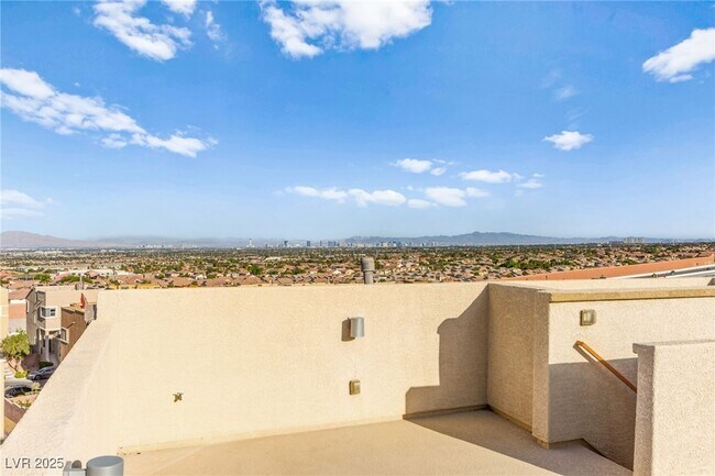Building Photo - 10525 Shiny Skies Dr