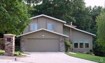Building Photo - Large Home in Bellevue for Rent