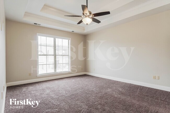 Building Photo - 5179 Meadow Lake Cir