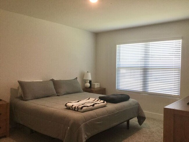 Building Photo - 8366 Burch Ct