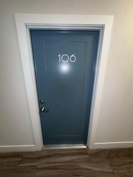 Building Photo - 1523 W Girard Ave