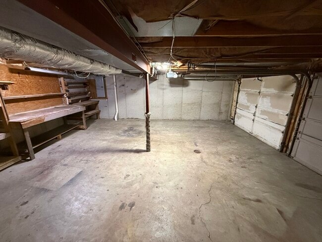 Building Photo - 3 bed, 2 bath, large yard AVAILABLE NOW!