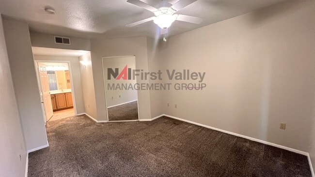 Building Photo - 2 Bedrooms, 2 Baths