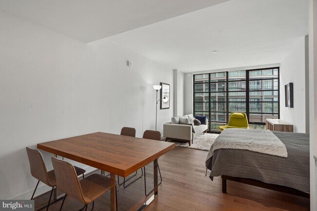 Building Photo - 45 Sutton Square SW