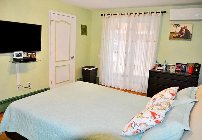 Building Photo - 2072 Ocean Ave