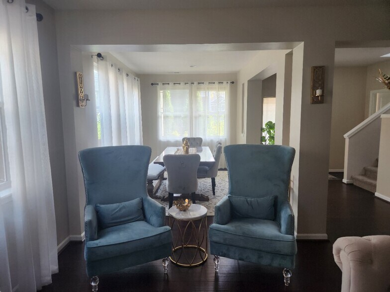 Building Photo - 4425 30th Dr SE