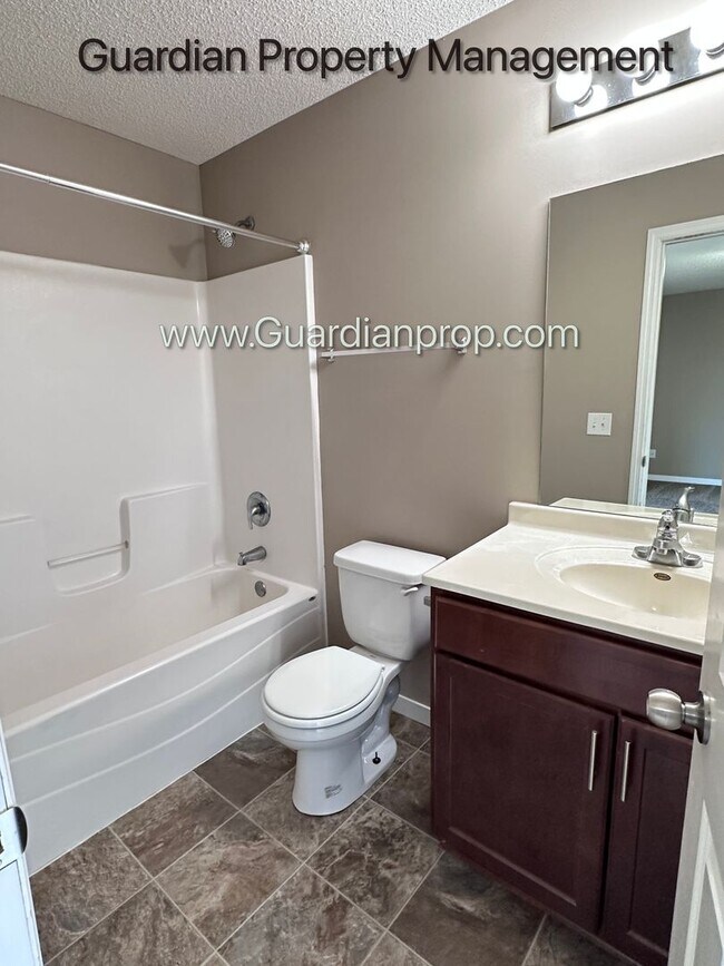 Building Photo - Brooklyn Park End Unit Town Home, Dishwasher, Washer/Dryer, Dedicated Office