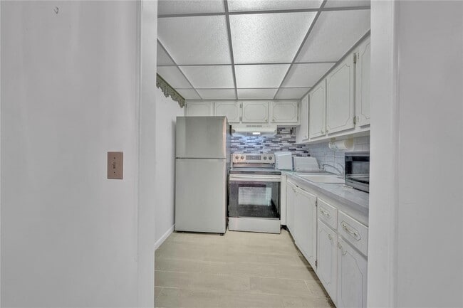 Building Photo - 165 Sussex I