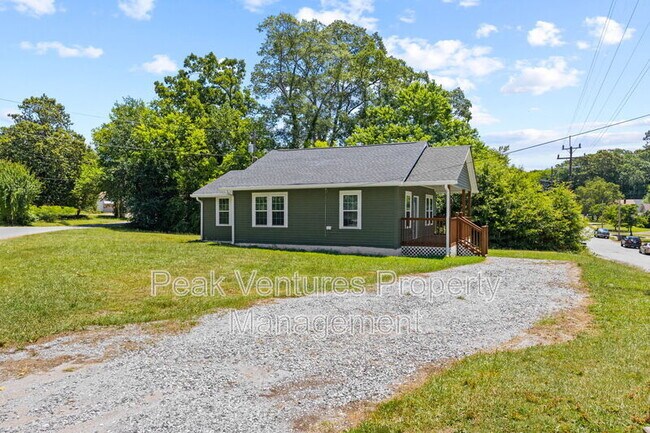 Building Photo - 704 Fairfax St