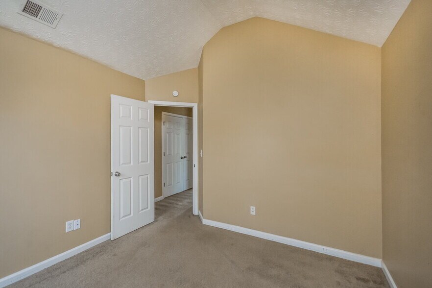 Building Photo - 735 Compton Ln