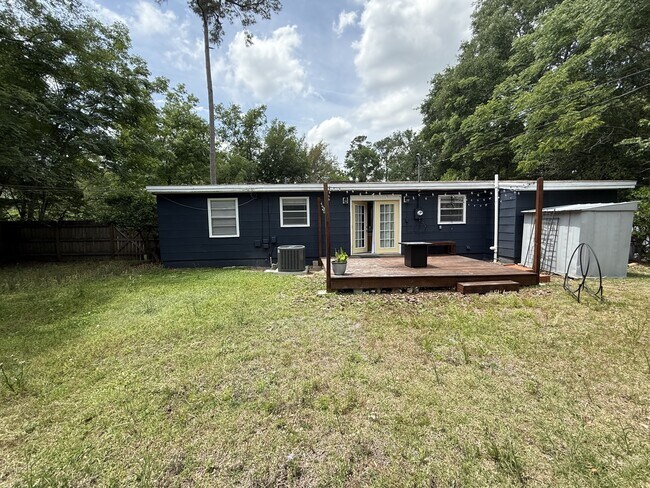 Building Photo - 313 NW 34th Dr